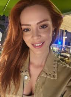 Chloe T. - 29 Years old